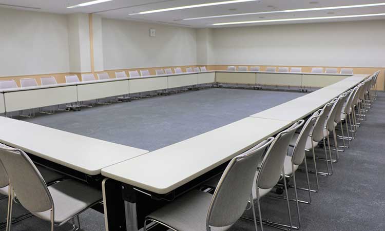 Medium-sized Meeting Room 101