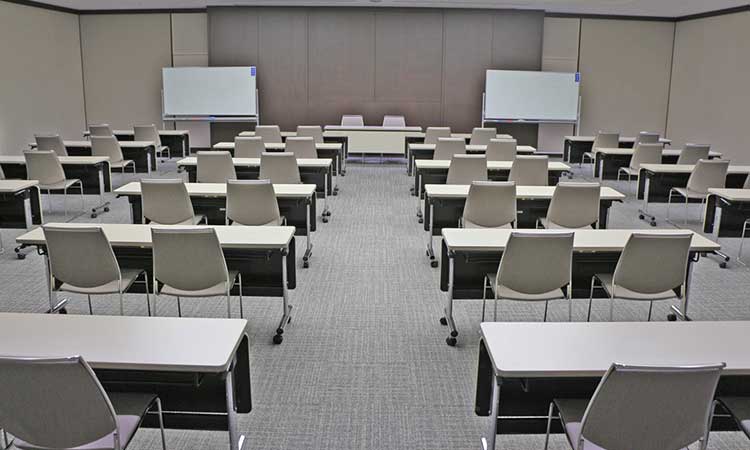 Medium-sized Meeting Room 304